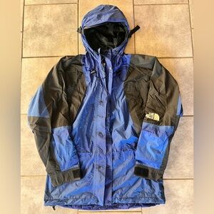 The North Face Men's Black and Blue Raincoat